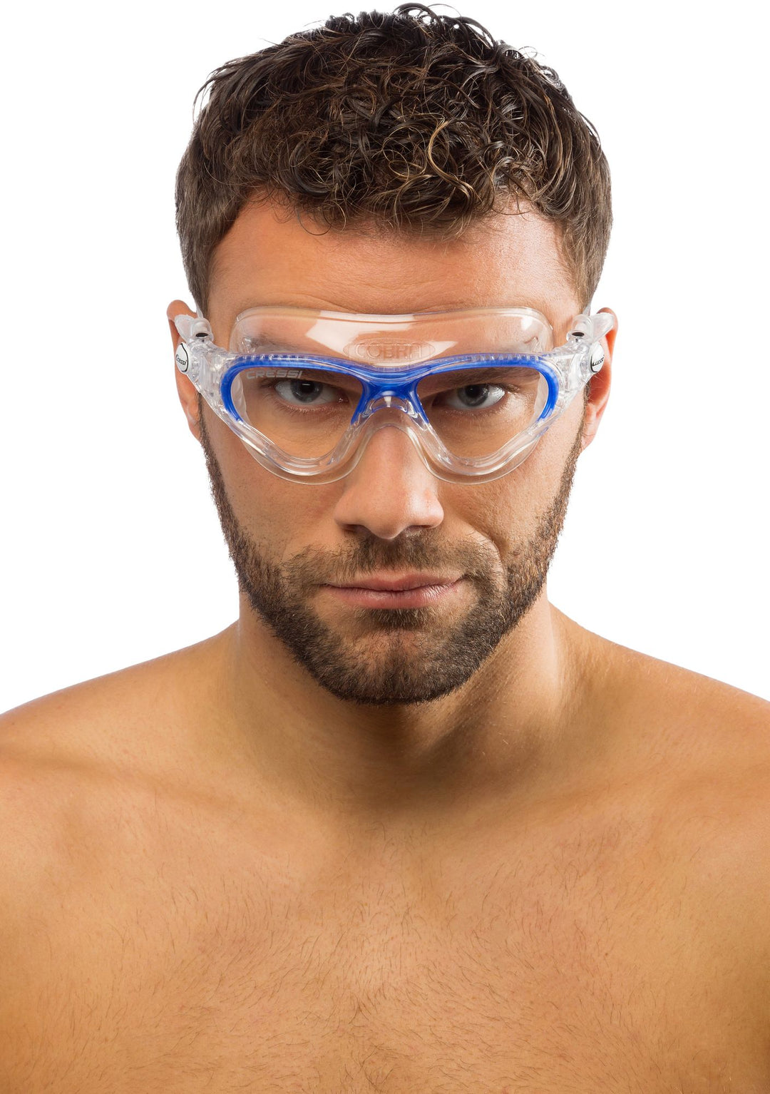 Man wearing swimming mask