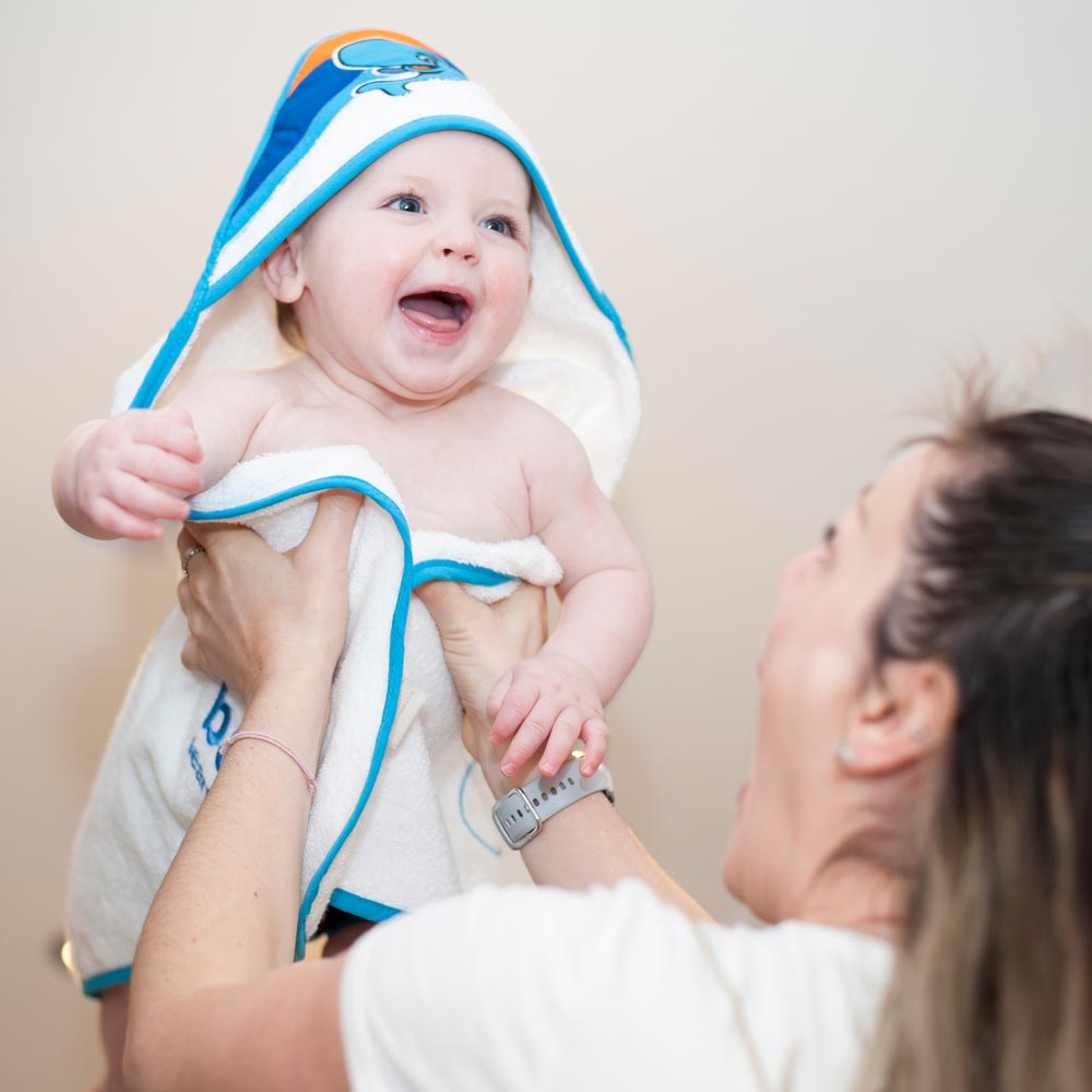 Water Babies Hooded Towel (70x70cm)